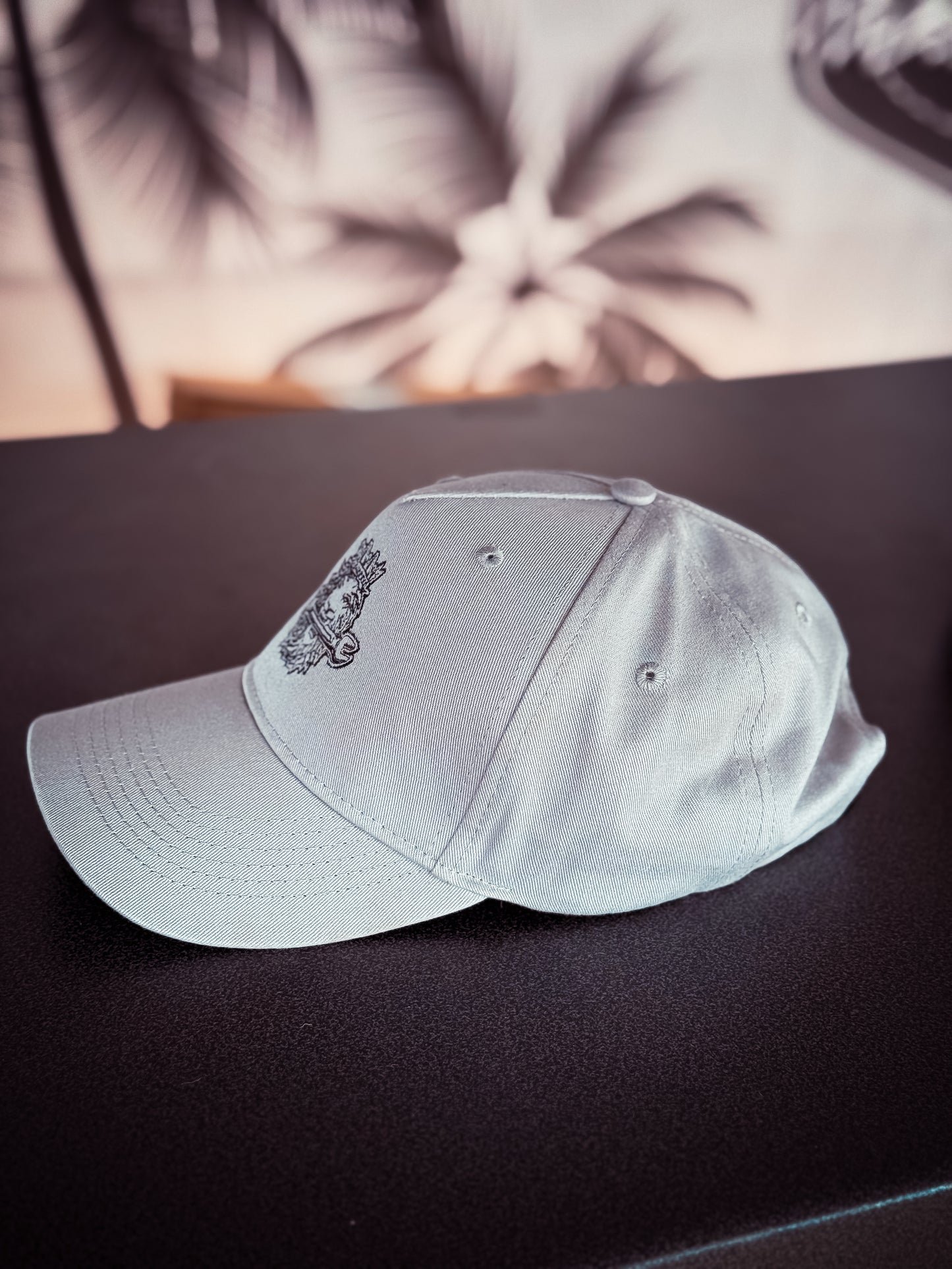 Stick-Cap "Lion" light grey