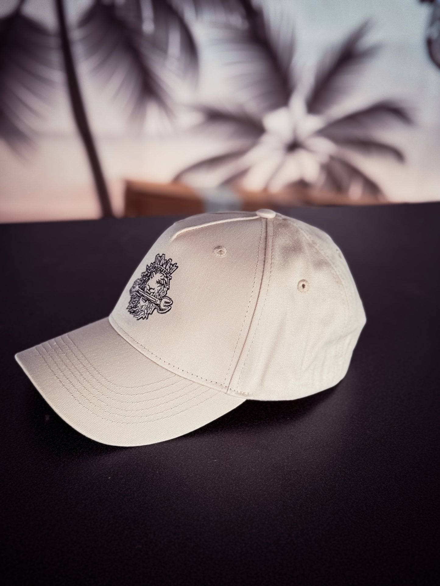 Stick Cap "Lion" in beige