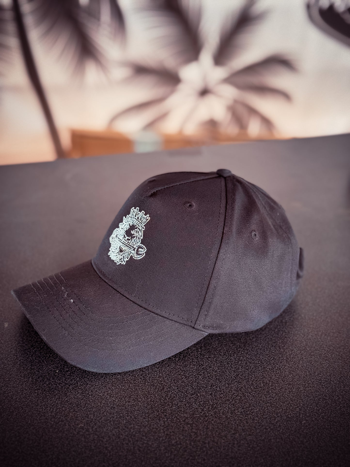 Stick Cap "Lion" in schwarz